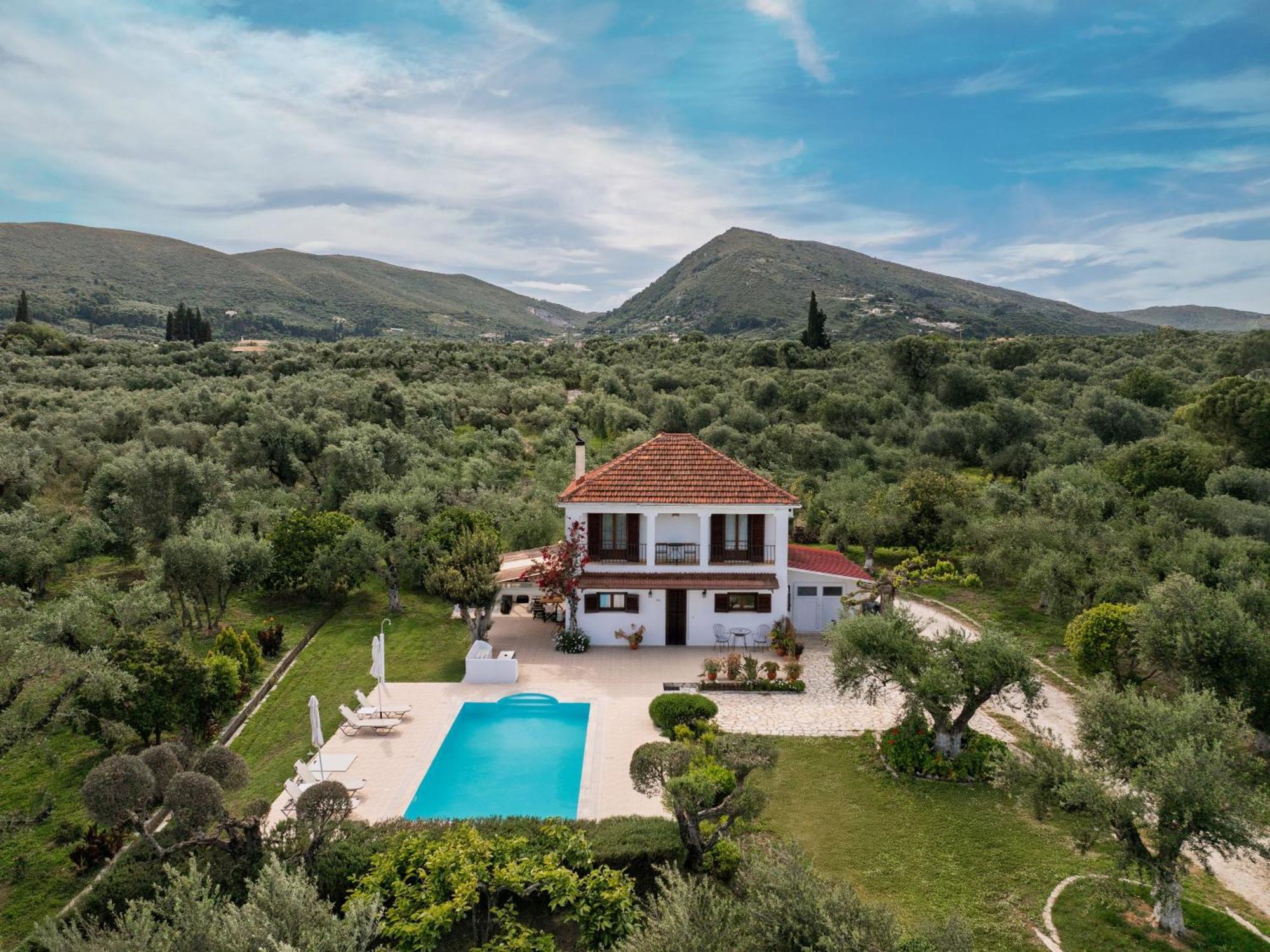 Villa Lola - 3 Bedrooms & Private Pool Lithakia  Bagian luar foto