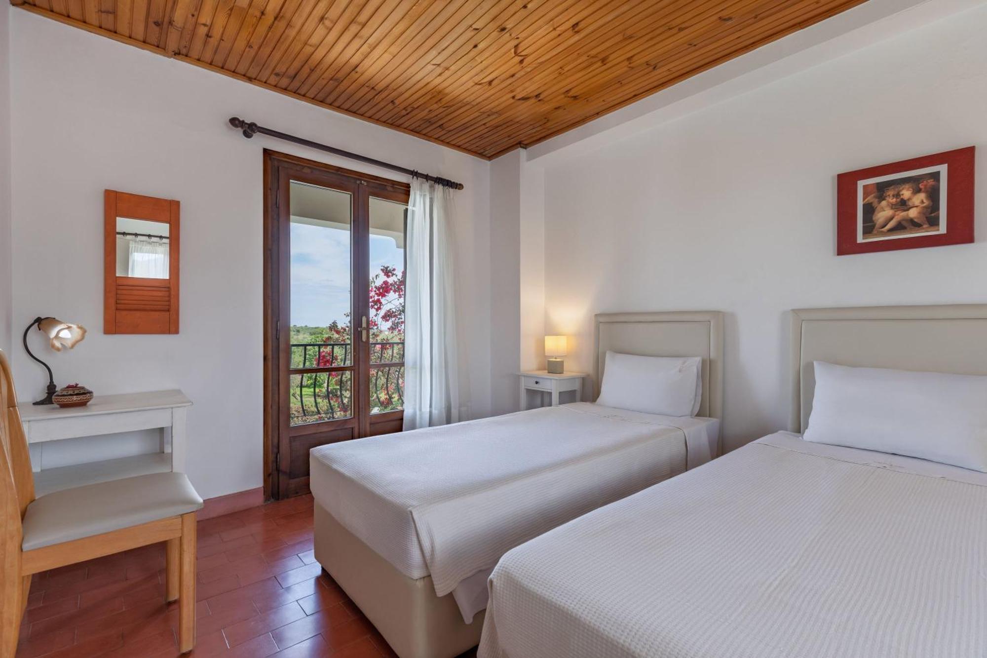 Villa Lola - 3 Bedrooms & Private Pool Lithakia  Bagian luar foto