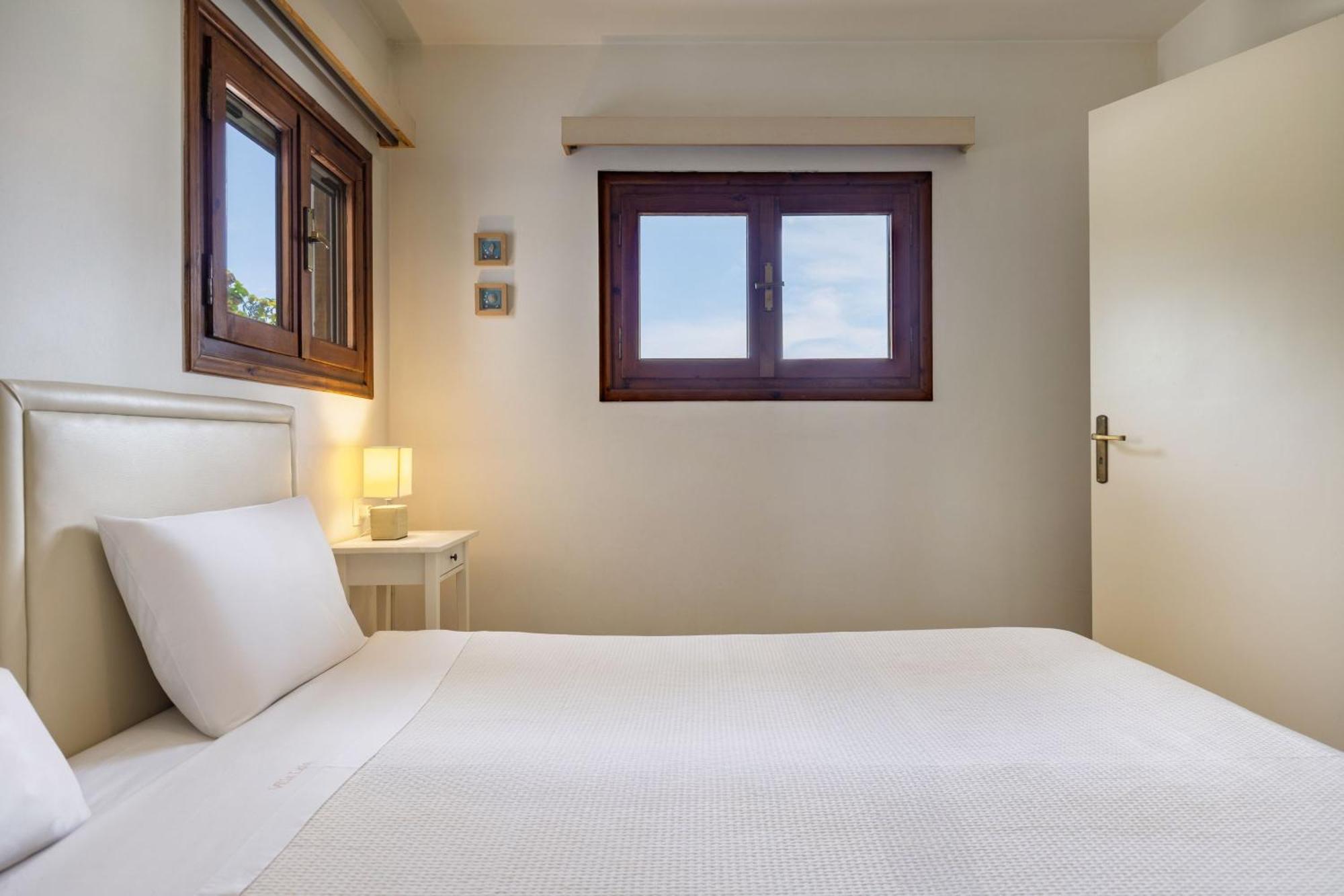 Villa Lola - 3 Bedrooms & Private Pool Lithakia  Bagian luar foto